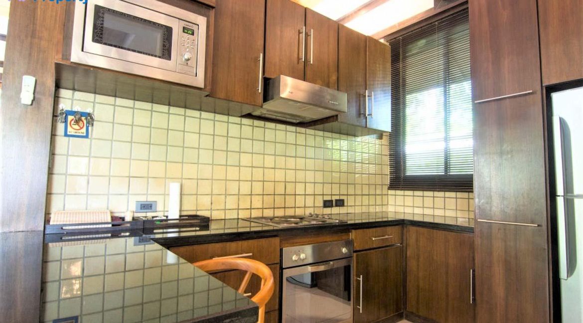 26-Fully-fitted-modern-kitchen.jpg