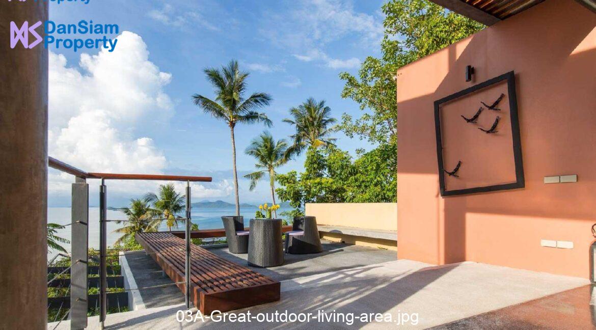 03A-Great-outdoor-living-area.jpg