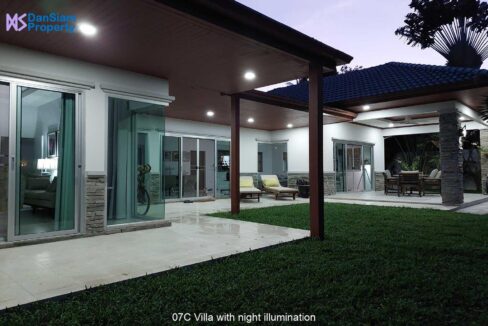 07C Villa with night illumination