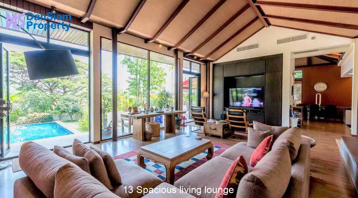 13 Spacious living lounge
