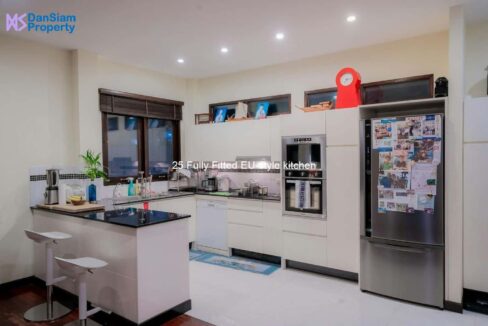25 Fully Fitted EU-style kitchen