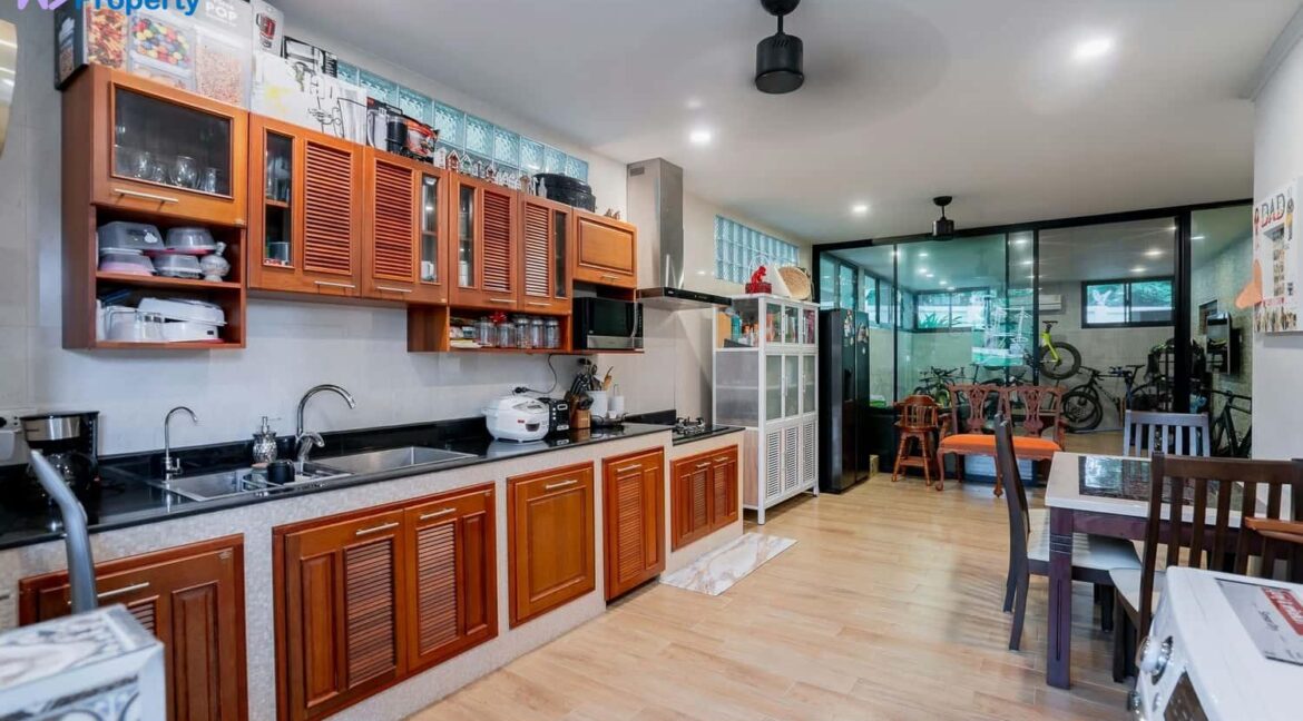 70 Downstairs kitchen