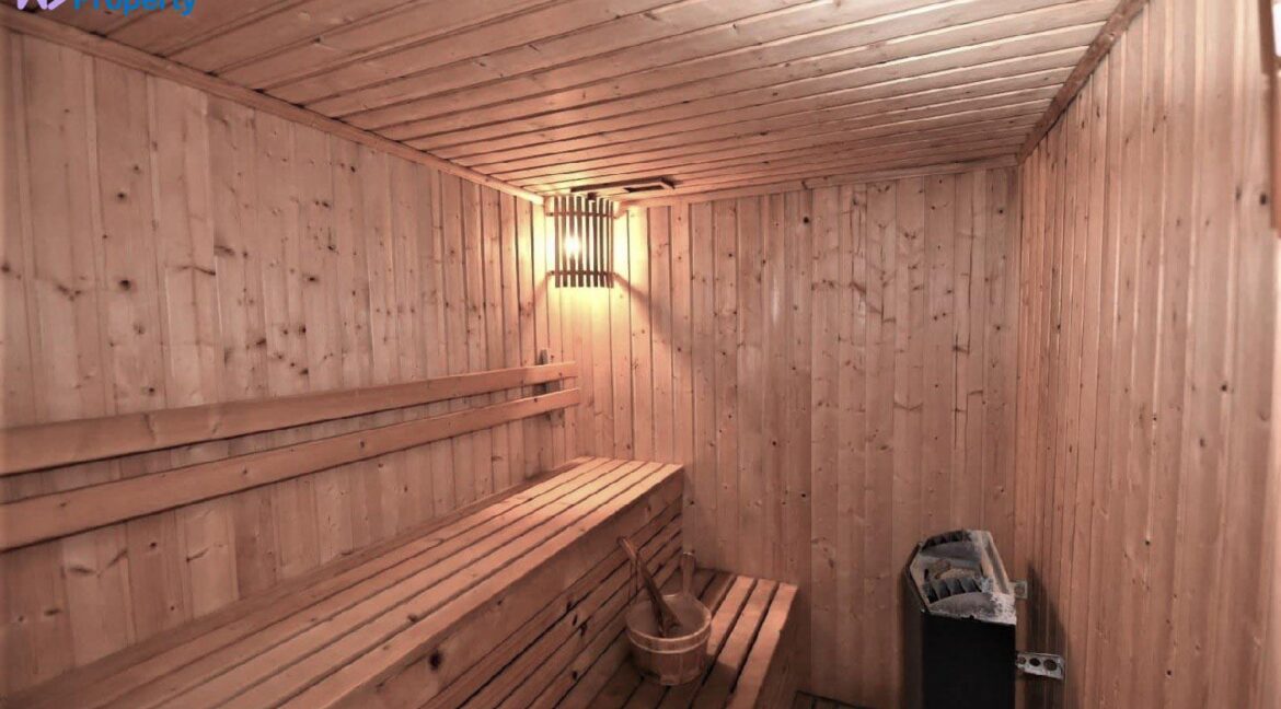 86 Sauna room