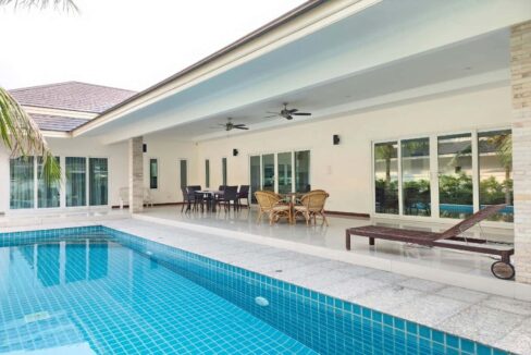 01 Luxury 3-bed pool villa