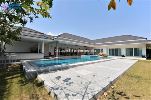 02 Luxury 5-Bedroom pool villa