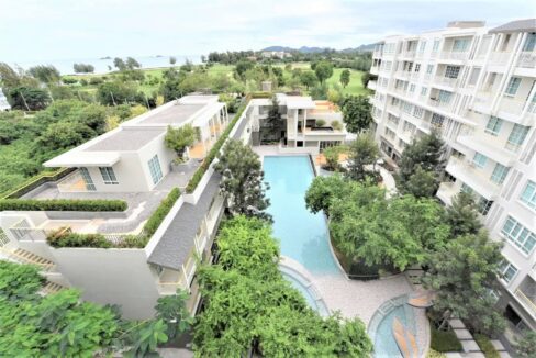 17 Balcony pool view