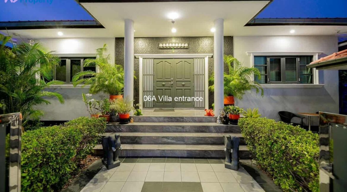 06A Villa entrance