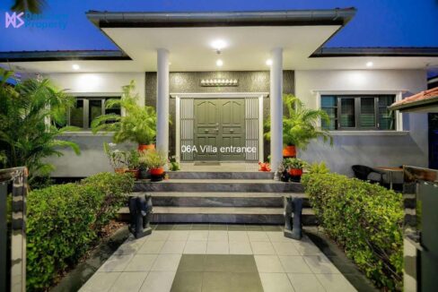 06A Villa entrance