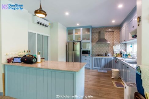 20 Kitchen with dining isle