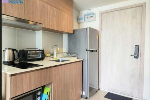 25 Fully fitted kitchenette