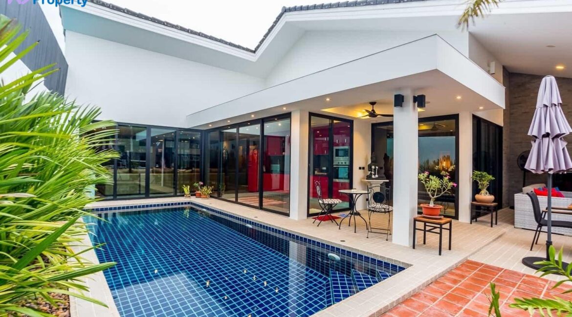 01 Stylish 2-Bed pool villa