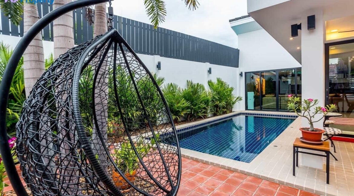 03 Stylish 2-Bed pool villa