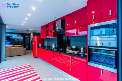25 Fully Fitted EU-style kitchen