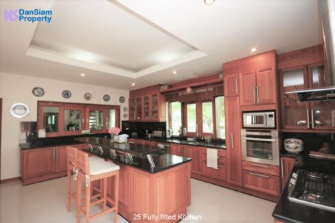 25 Fully fitted Kitchen