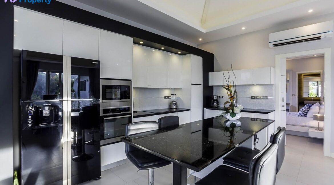 26 Fully fitted EU-style kitchen