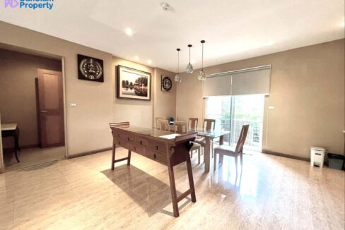 17A Spacious living-dining room