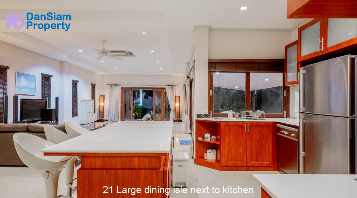 21 Large dining isle next to kitchen