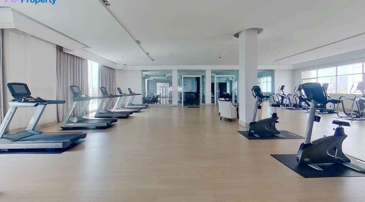 83A Large fitness center