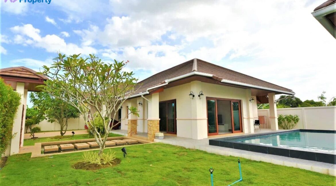 01 Luxury Balinese style villa at Hillside Hamlet
