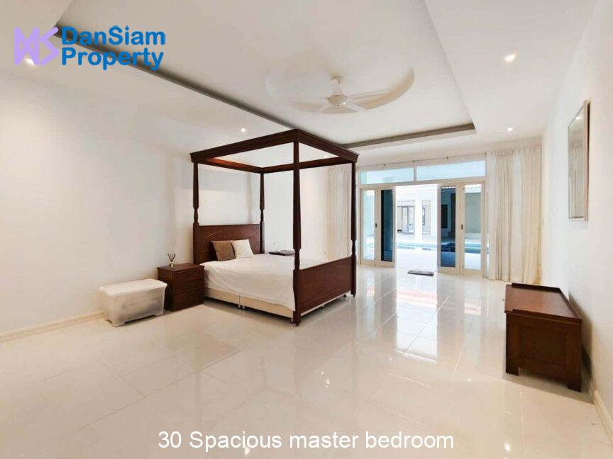 30 Spacious master bedroom