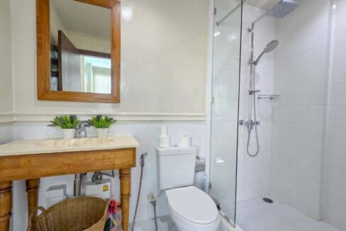 35 Ensuite bathroom