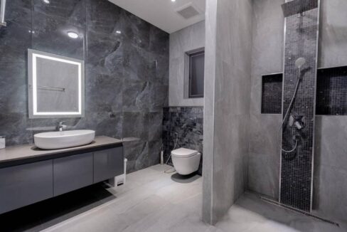 35 Ensuite master bathroom