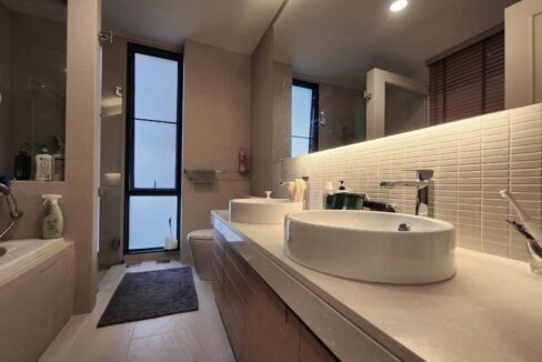 35 Ensuite master bathroom