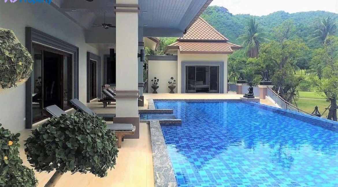 04A Extra large swimming pool