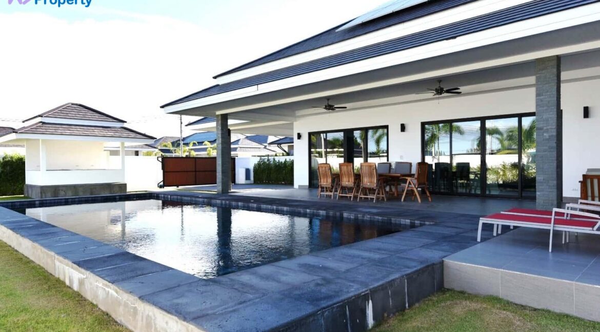 02B 3-Bedroom luxury pool villa