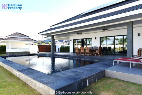 02B 3-Bedroom luxury pool villa