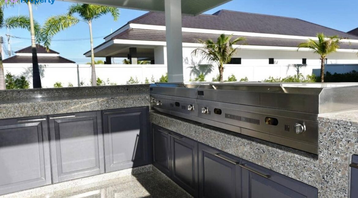 28 Fully fitted Thai-BBQ kitchen