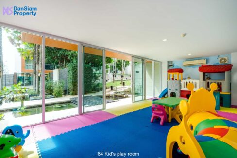 84 Kid's play room