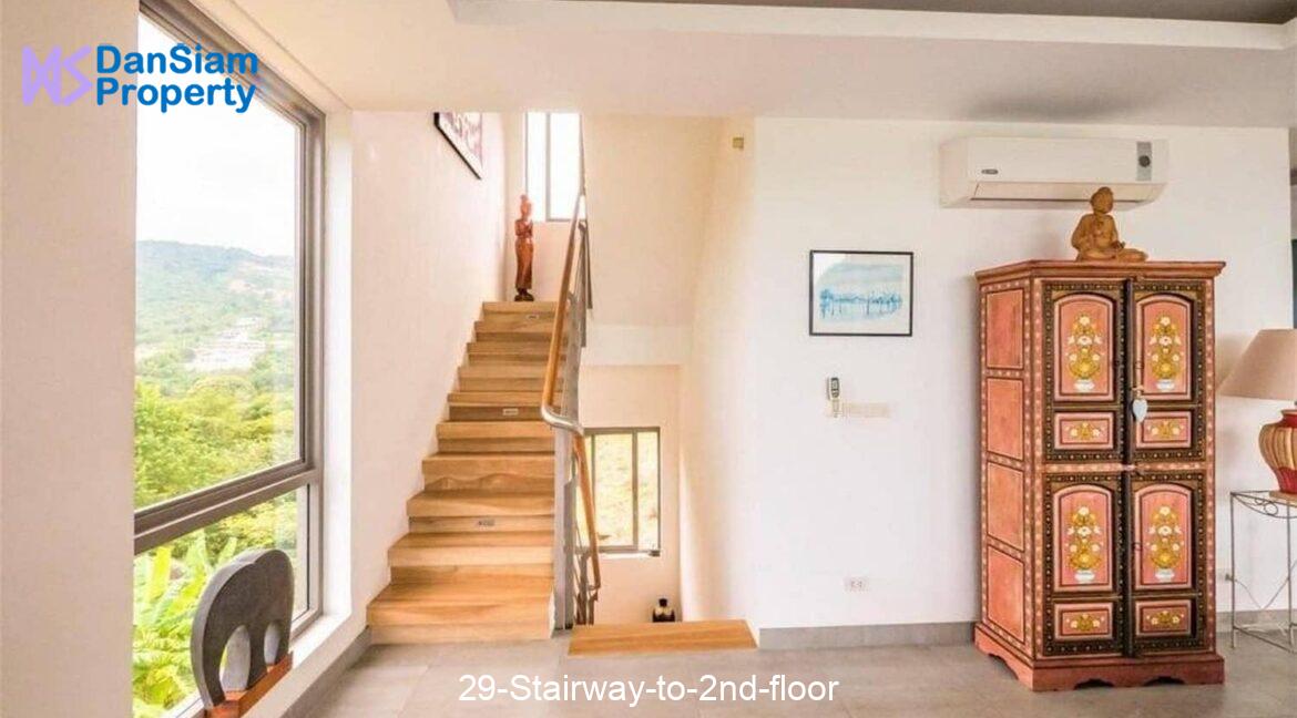29-Stairway-to-2nd-floor