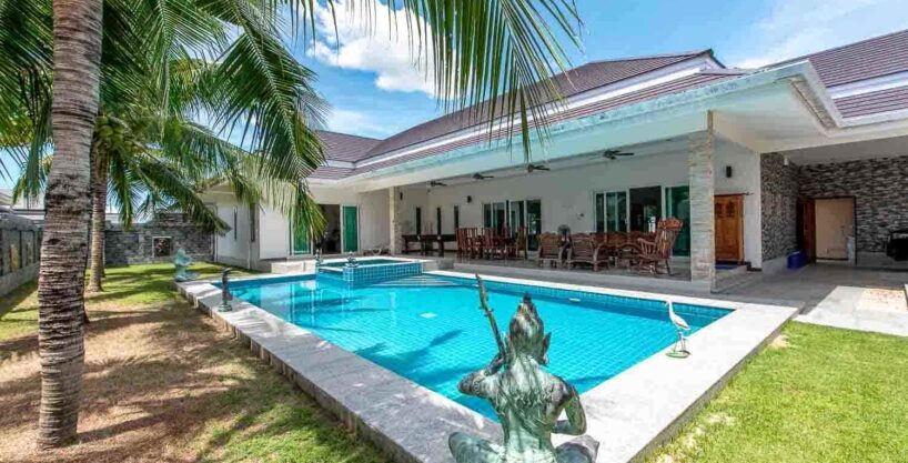 Luxury 4-Bedroom Pool Villa in Hua Hin at Palm Villas