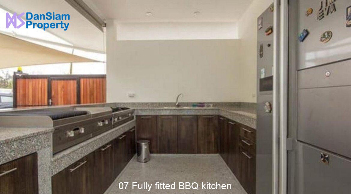 07 Fully fitted BBQ kitchen