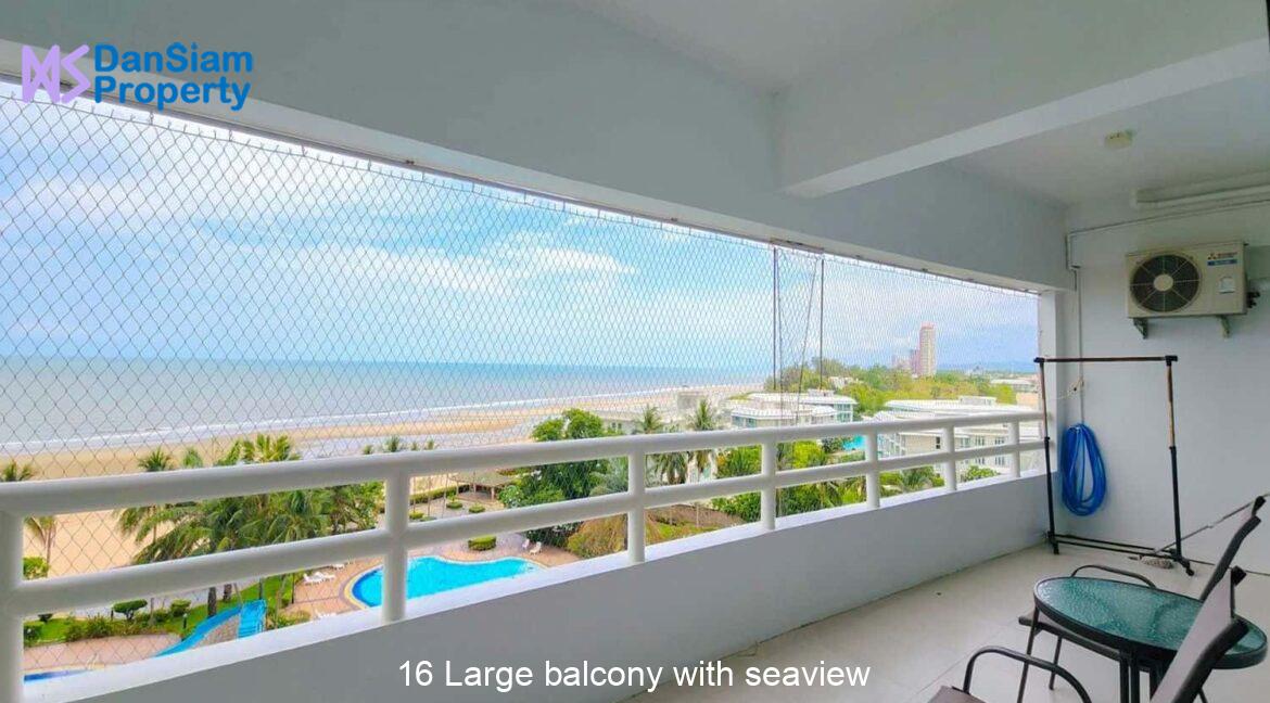 16 Large balcony with seaview