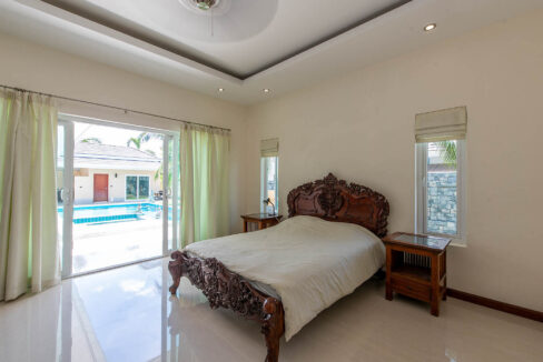 31 Spacious master bedroom