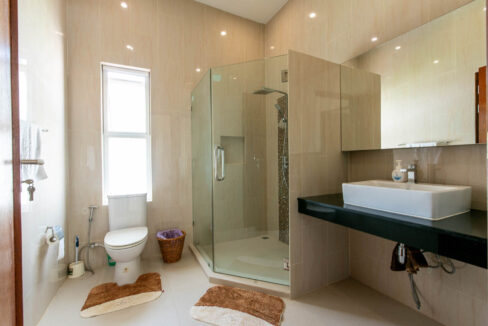 45 Ensuite bathroom#2