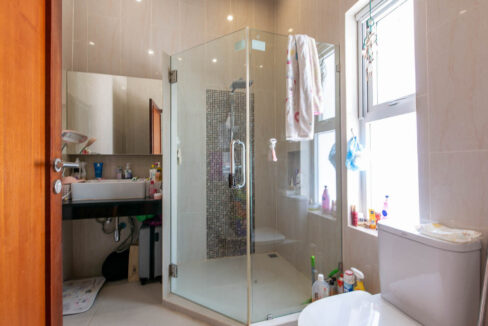 55 Ensuite bathroom#3