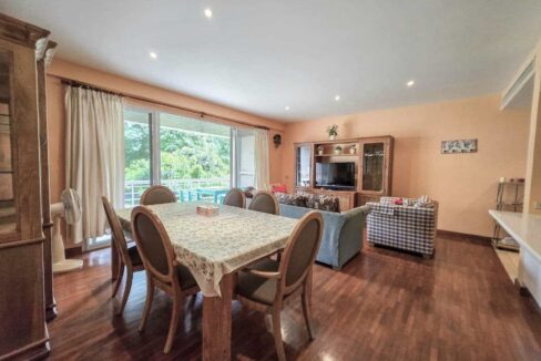 20 Dining area next to kitchen