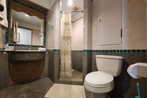 45 Ensuite bathroom#2