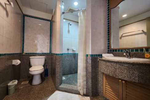 55 Ensuite bathroom#3