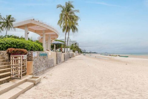 85B Direct beach access