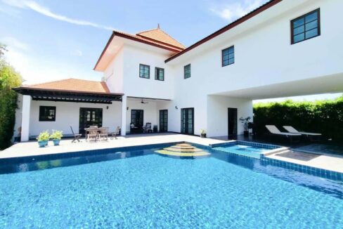 01 Balinese golf villa