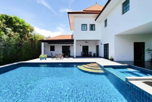 02 Balinese golf villa