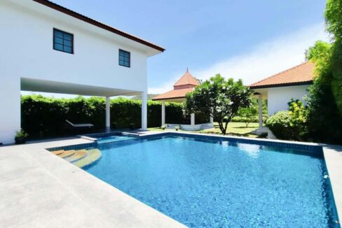 03 Balinese golf villa