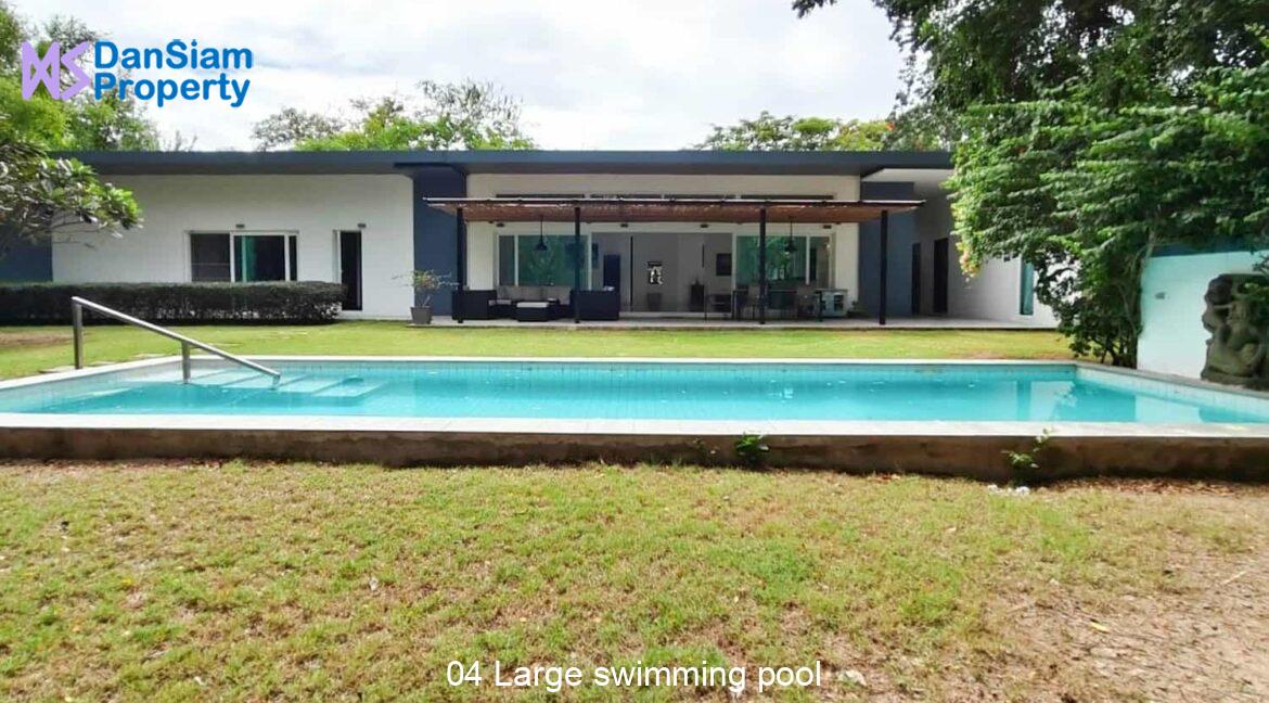 04 Large swimming pool