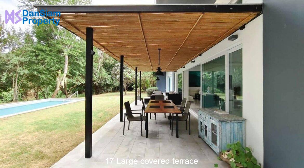 17 Large covered terrace