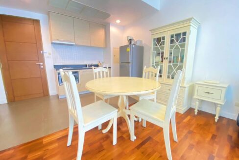 20 Dining area next to kitchen