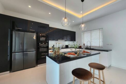 25 Fully fitted EU-style kitchen